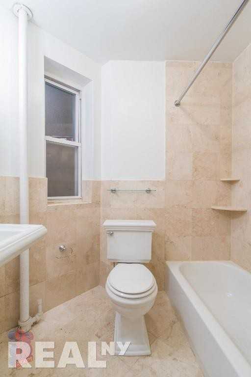 Leroy St #1D - Photo 4 of 6