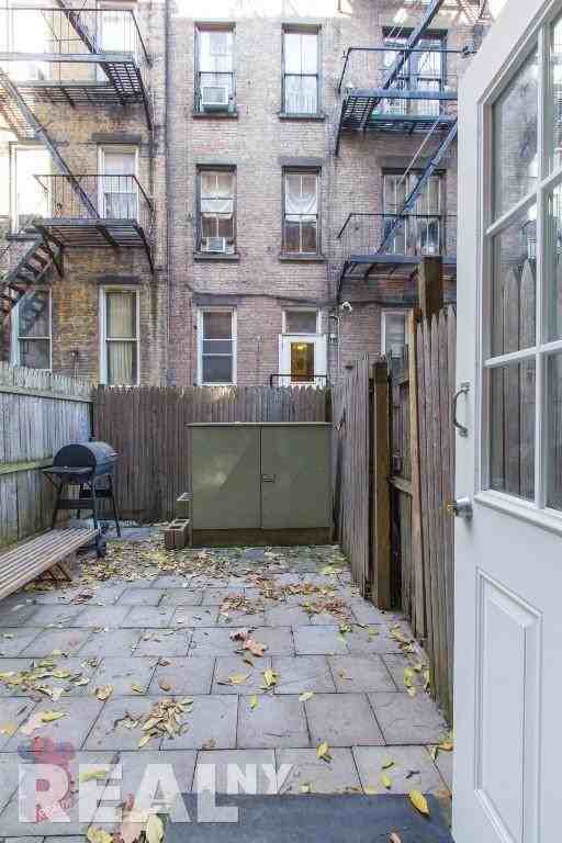 Leroy St #1D - Photo 5 of 6