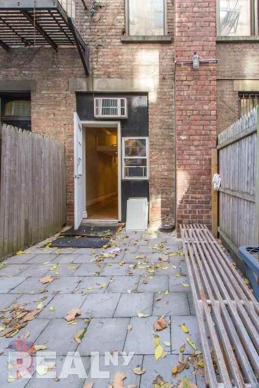 Leroy St #1D - Photo 6 of 6