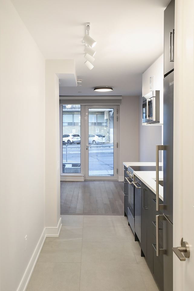 2525 Bathurst St - Photo 3 of 23