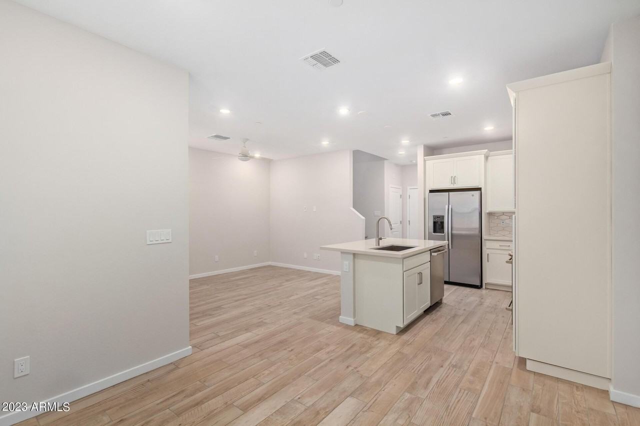 729 E Zesta Ln #103 - Photo 4 of 42