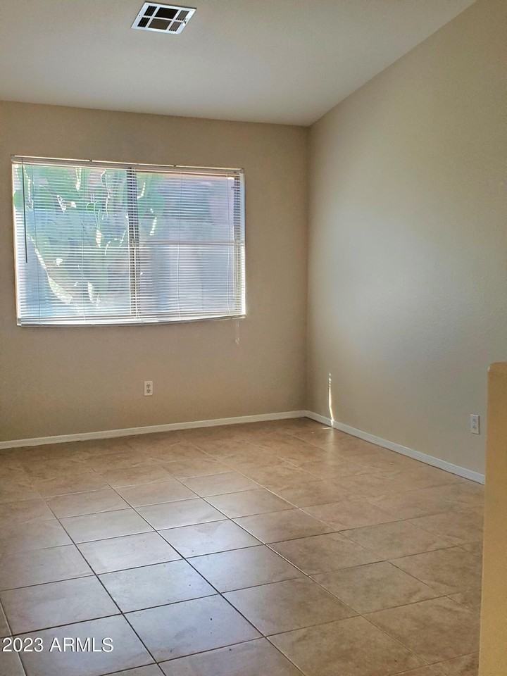 15021 W Ventura St - Photo 7 of 32