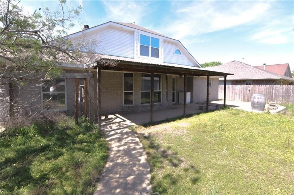 1300 Skyline Ct - Photo 2 of 23