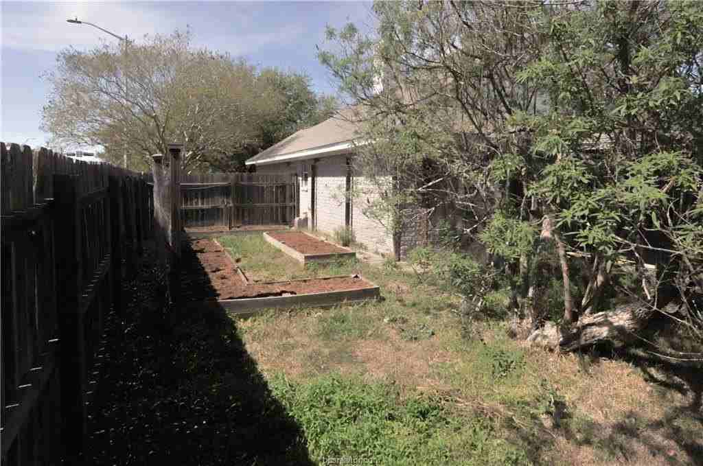 1300 Skyline Ct - Photo 5 of 23