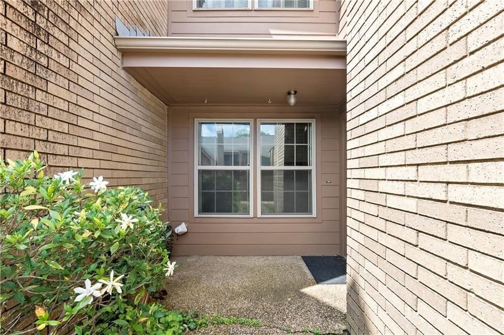 3122 Camelot Dr #33 - Photo 3 of 28