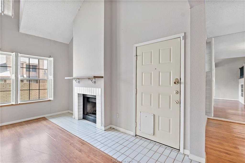 3122 Camelot Dr #33 - Photo 4 of 28