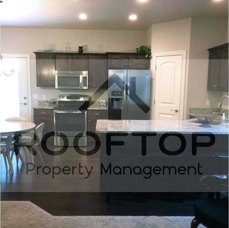 676 S 150 E - Photo 3 of 20