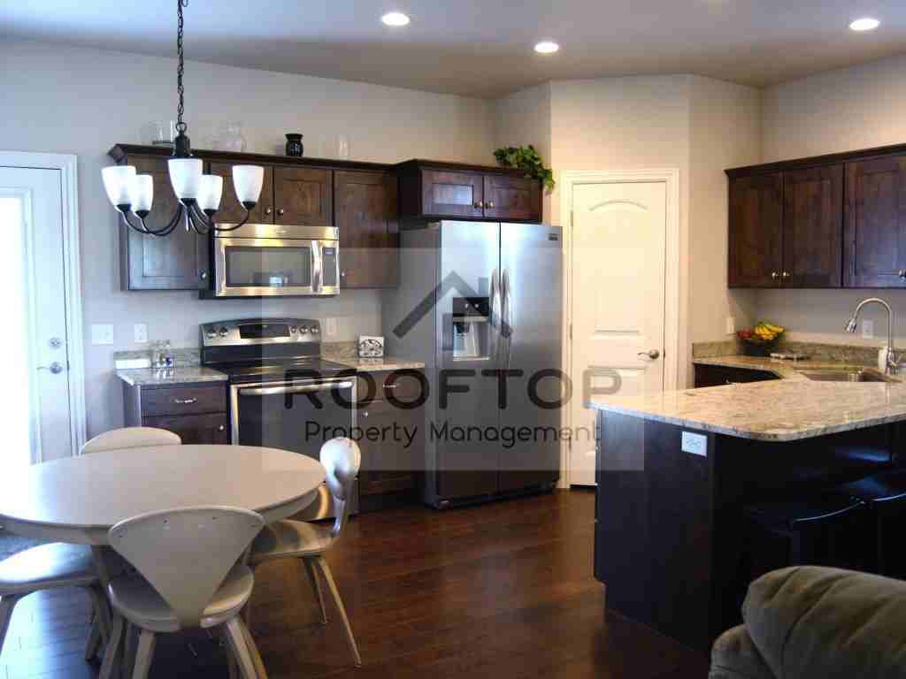 676 S 150 E - Photo 5 of 20