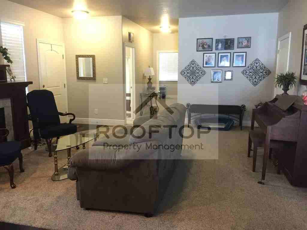 676 S 150 E - Photo 6 of 20