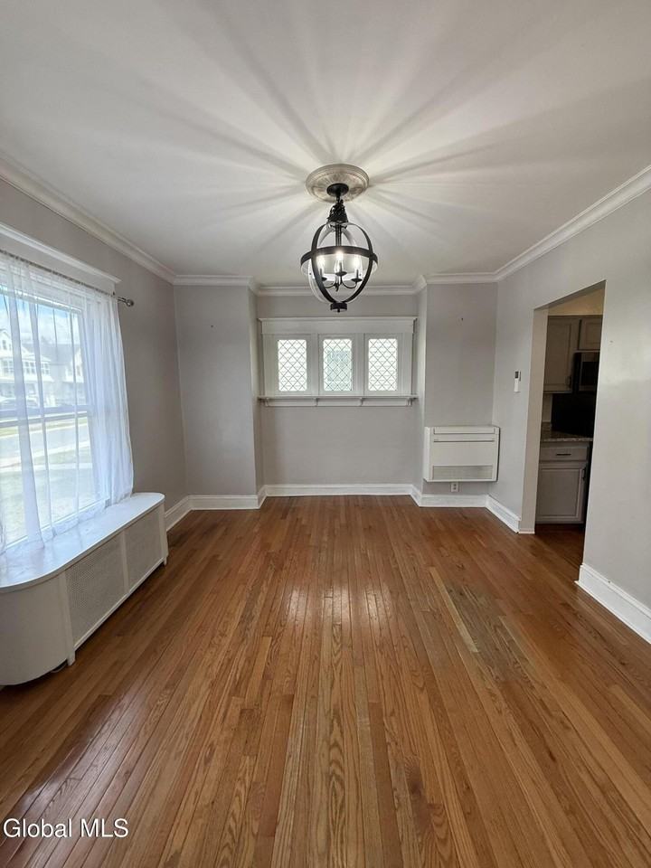 1960 Eastern Pkwy - Photo 6 of 20