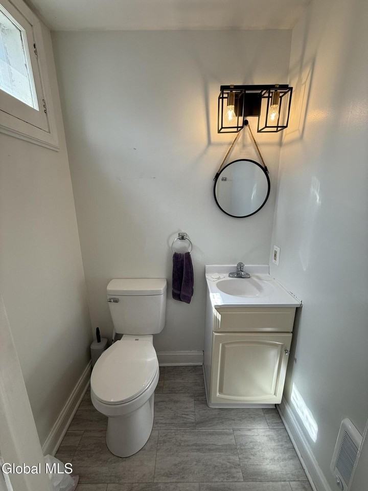 1960 Eastern Pkwy - Photo 7 of 20