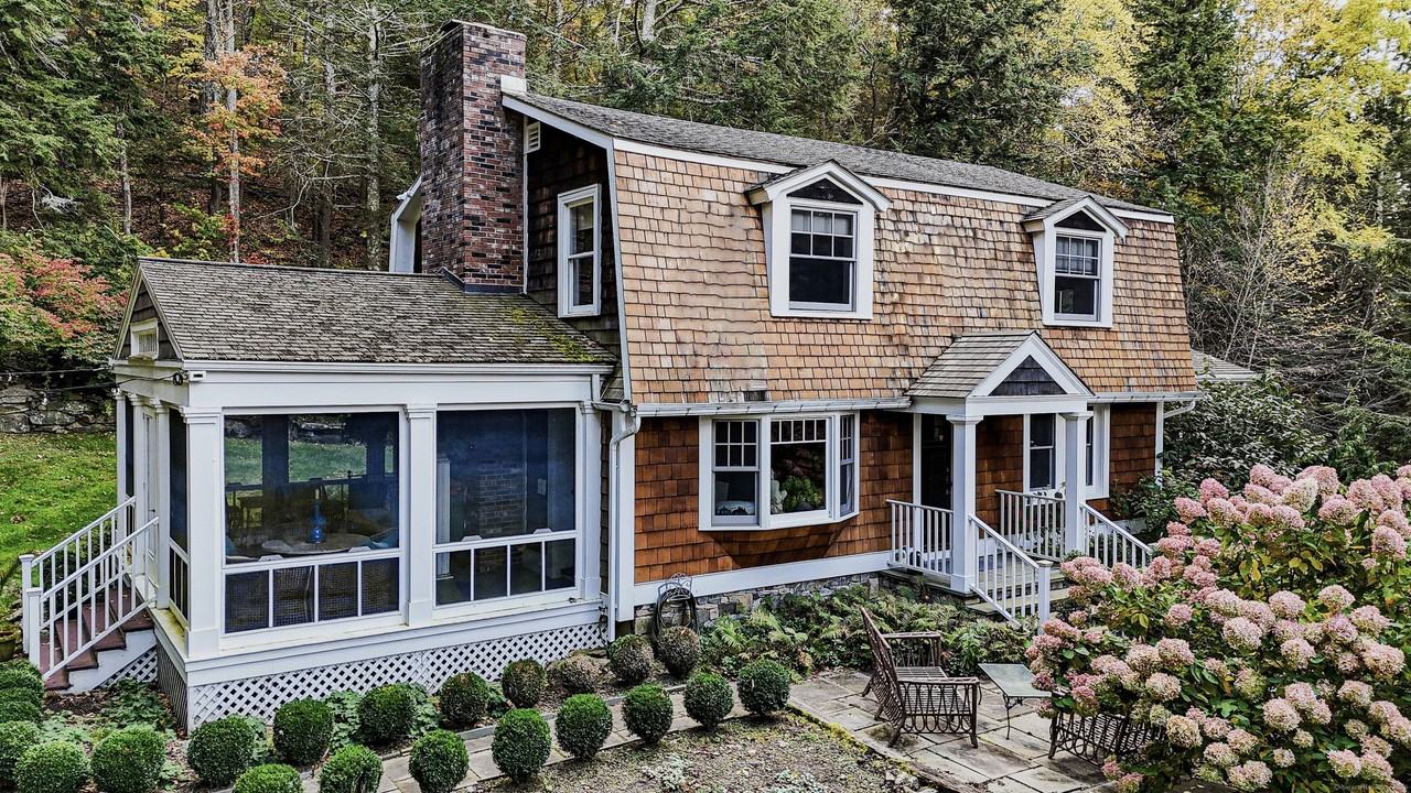 102 Westwoods Road unit: 1 - Photo 2 of 24