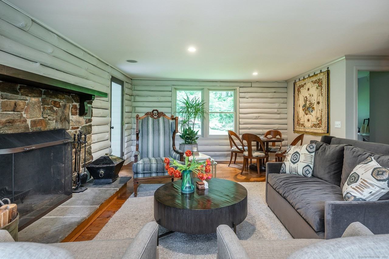 102 Westwoods Road unit: 1 - Photo 4 of 24