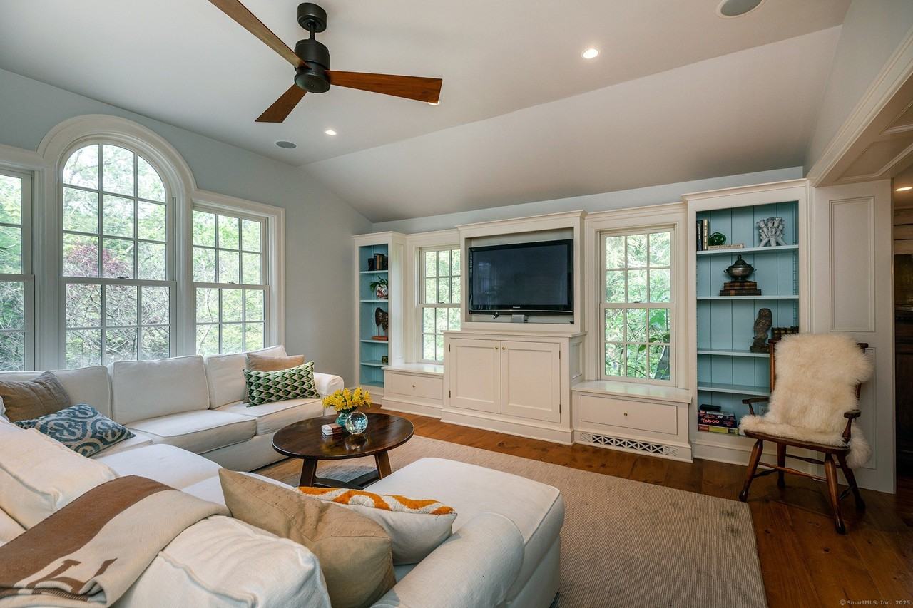 102 Westwoods Road unit: 1 - Photo 6 of 24