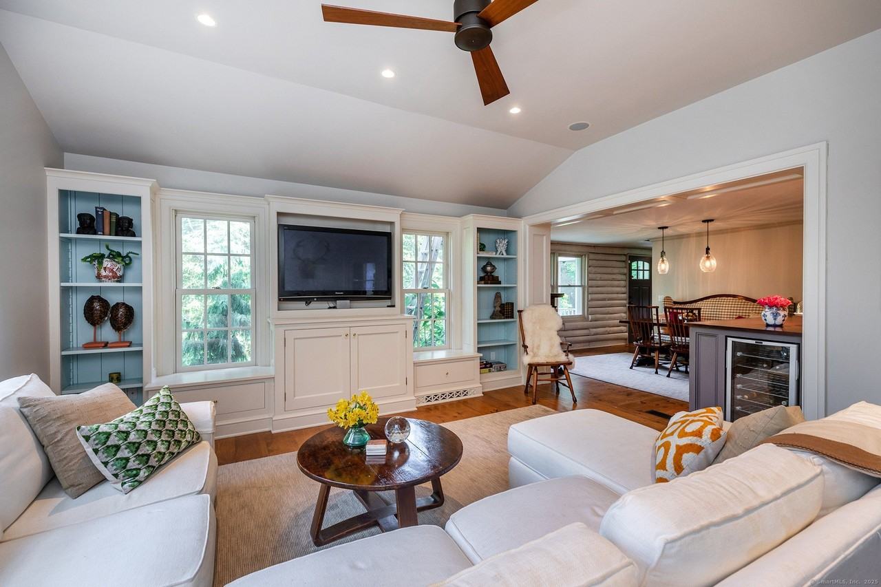 102 Westwoods Road unit: 1 - Photo 7 of 24