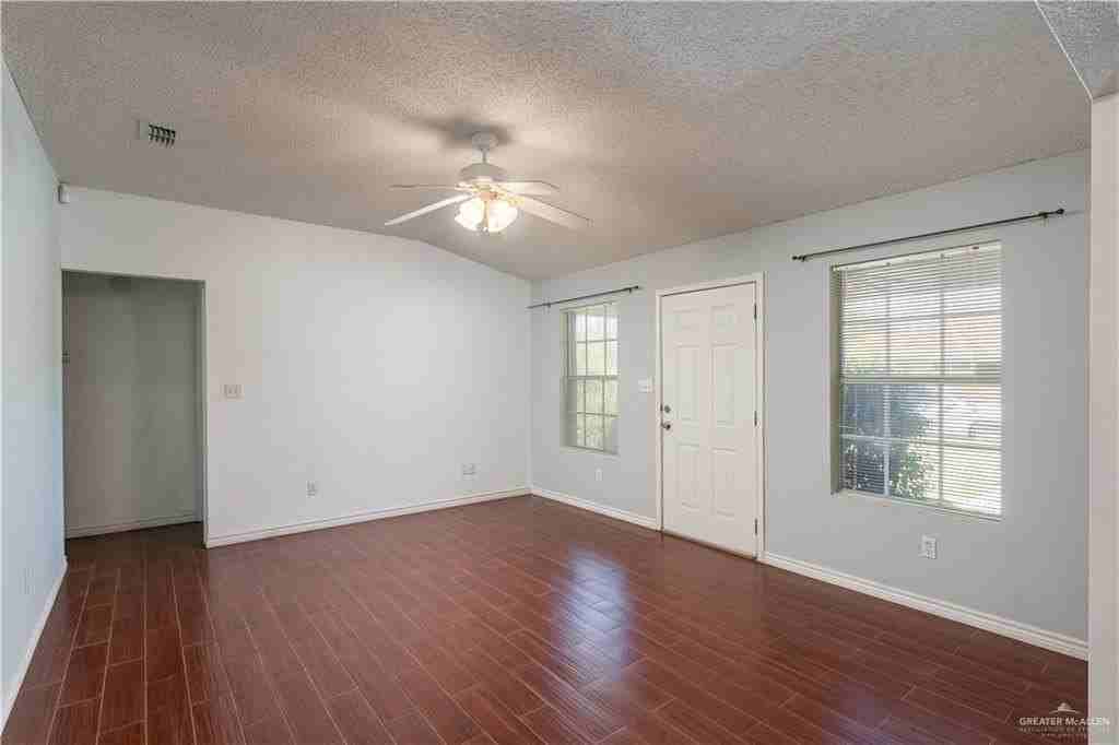 337 Round Up Cir - Photo 4 of 17