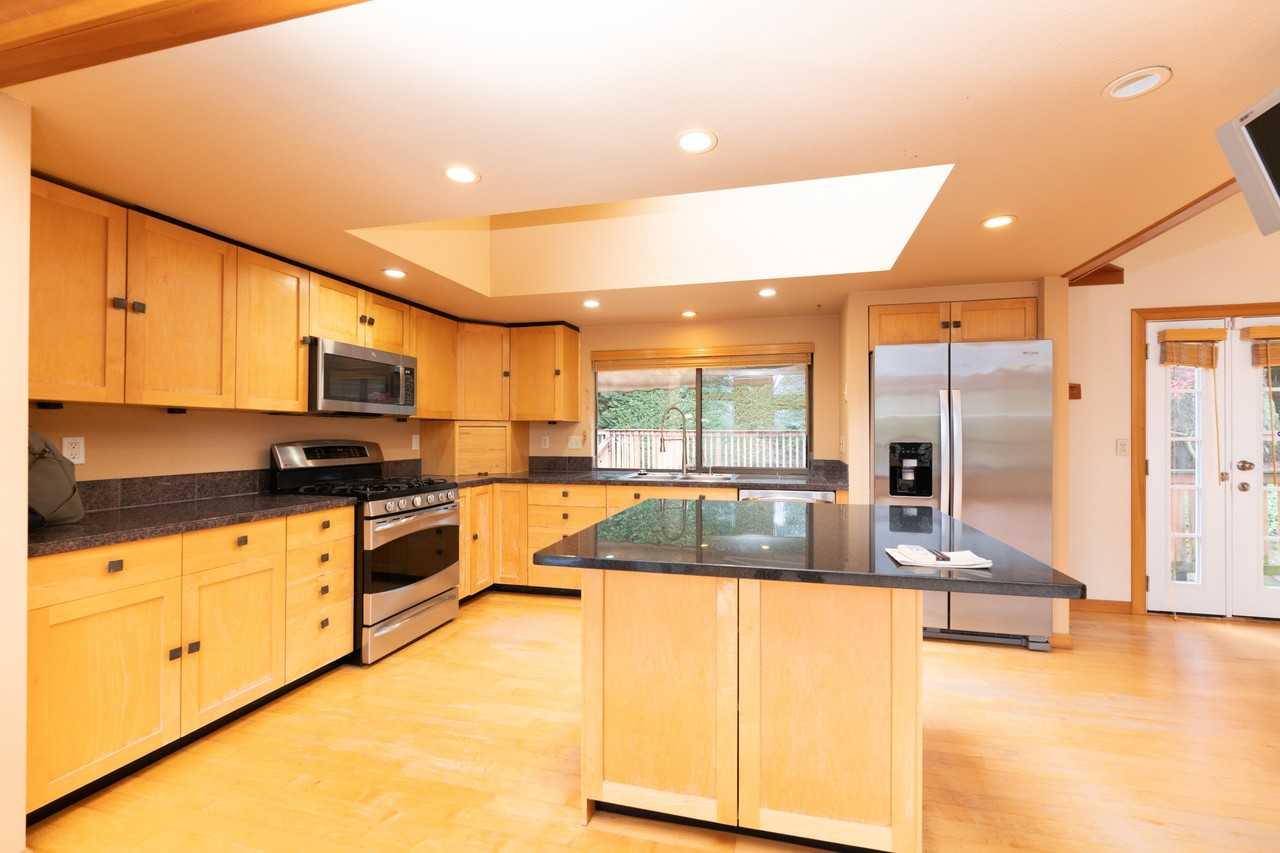 11628 Ne 100th Pl #1 - Photo 4 of 26