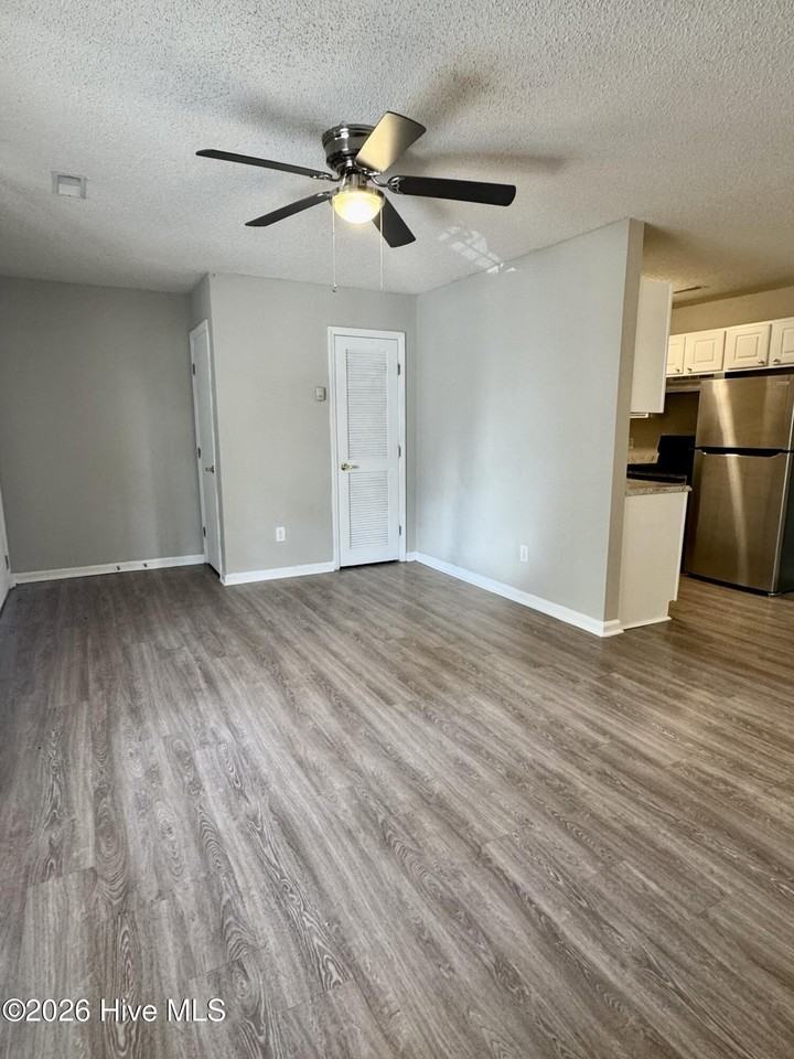 1231 Westpointe Dr Apt 2 - Photo 3 of 9