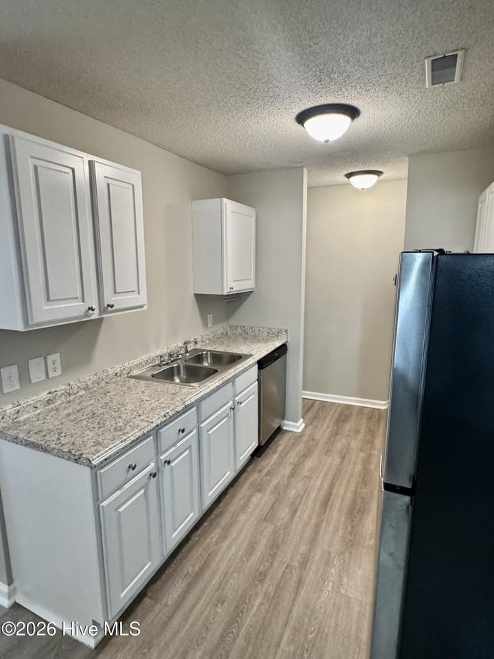 1231 Westpointe Dr Apt 2 - Photo 5 of 9