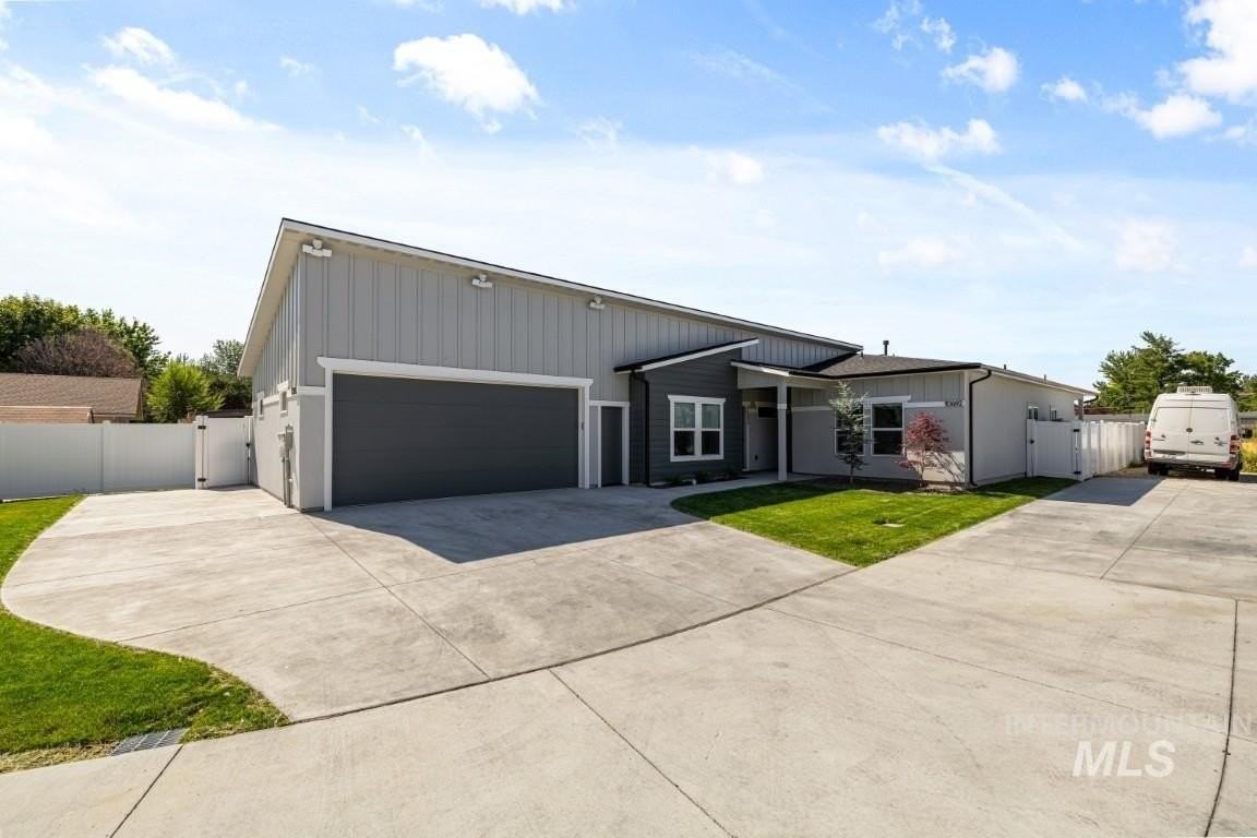 10494 W Shields Ave - Photo 2 of 49