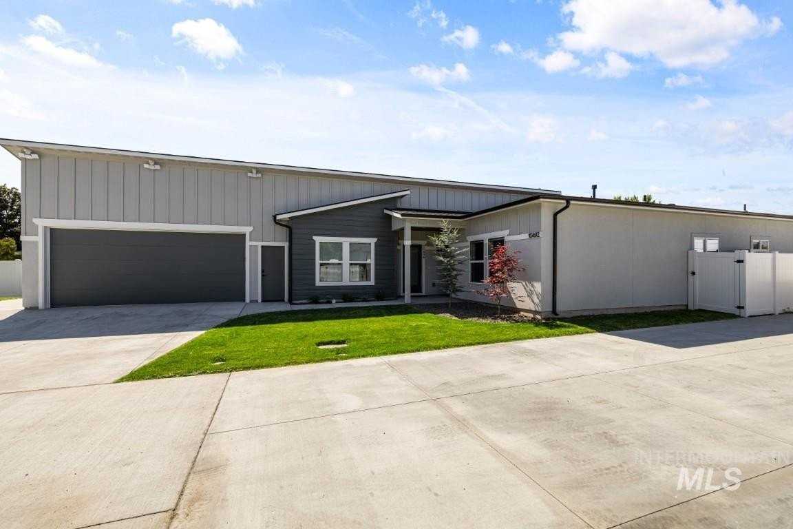 10494 W Shields Ave - Photo 4 of 49