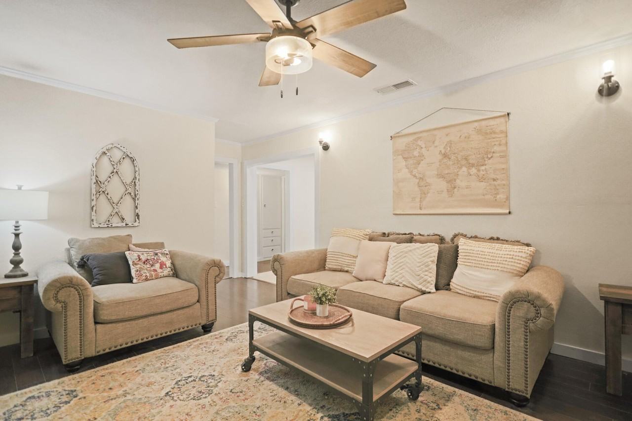 4302 42nd St - Photo 7 of 50