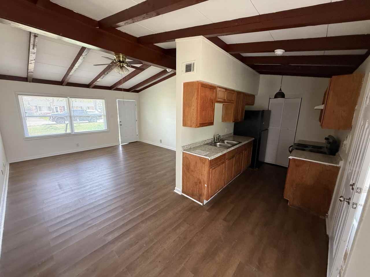 211 Rugby Rd - Photo 4 of 14