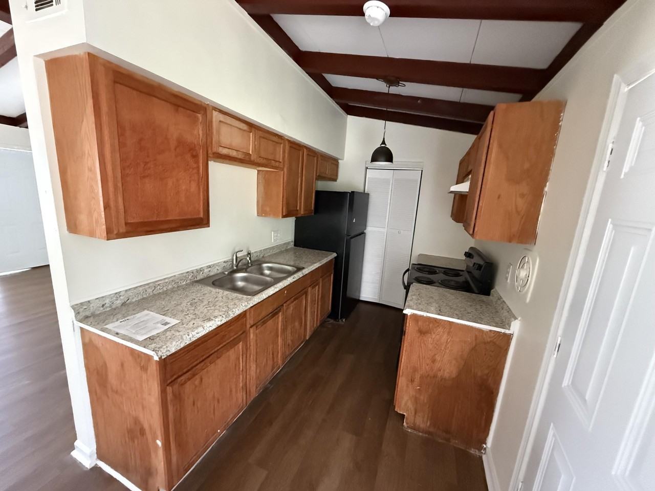 211 Rugby Rd - Photo 5 of 14