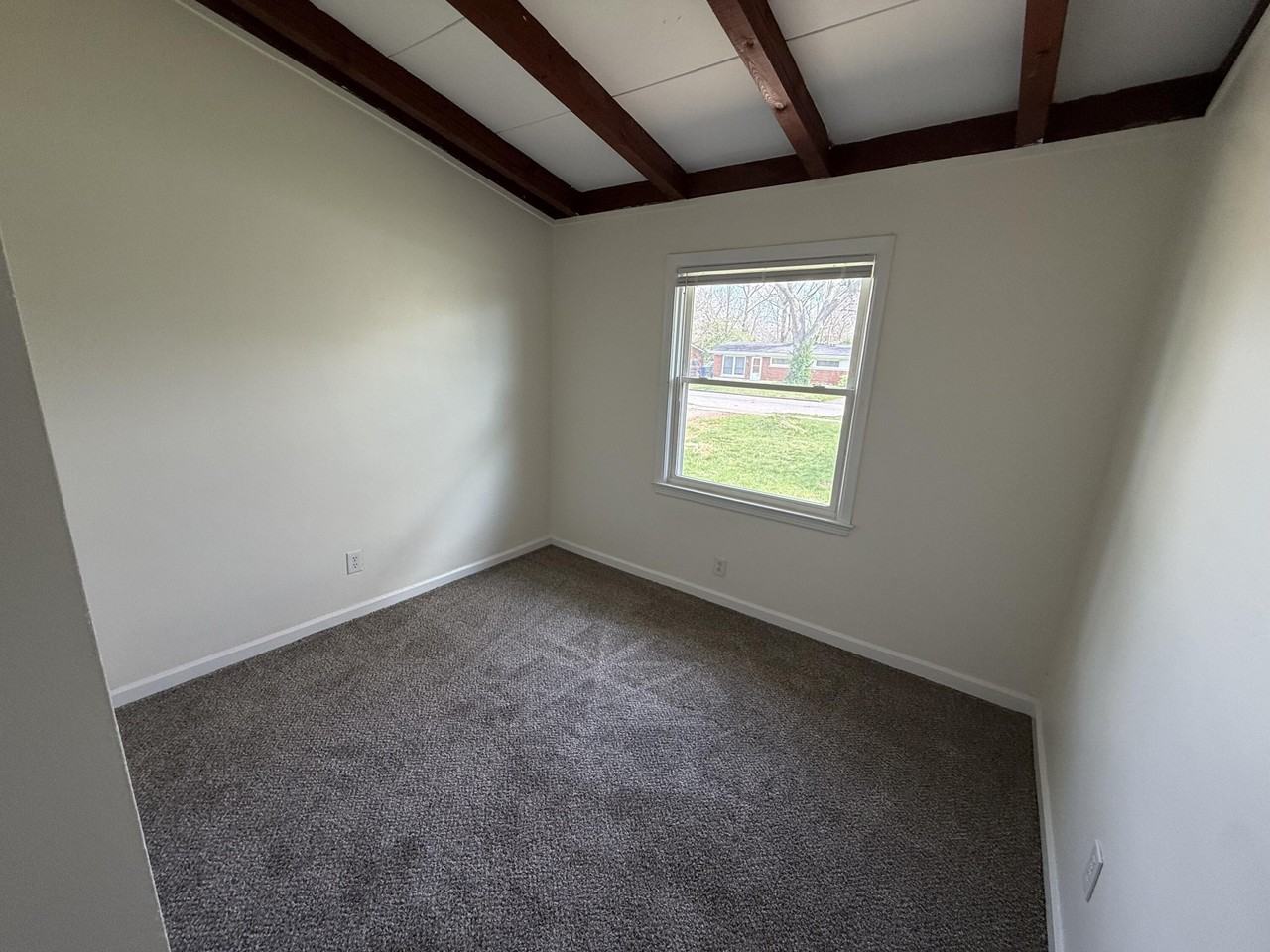 211 Rugby Rd - Photo 7 of 14