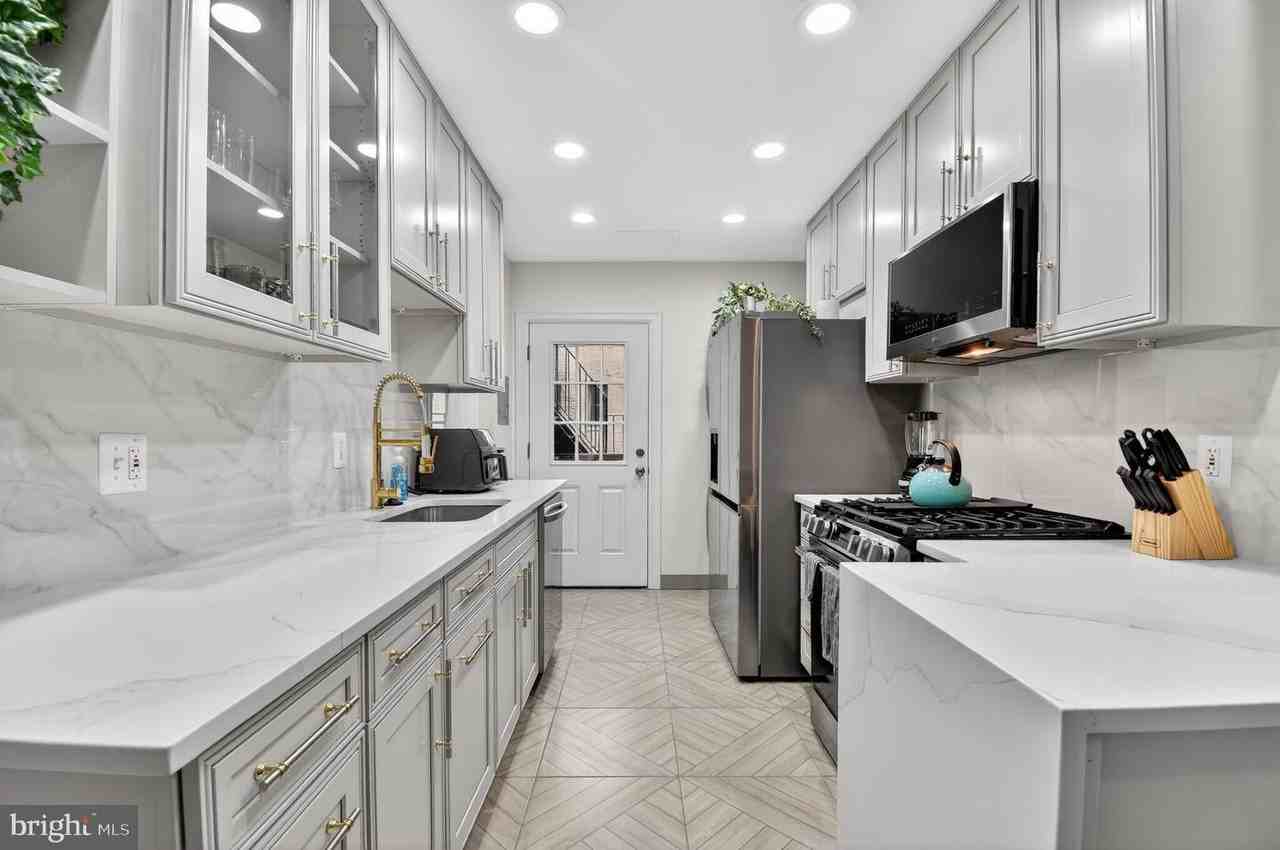 1919 19th St Nw - Photo 5 of 16