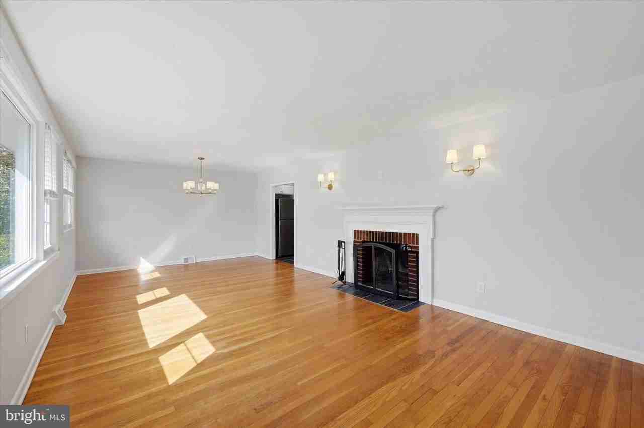 107 Alders Dr - Photo 2 of 19