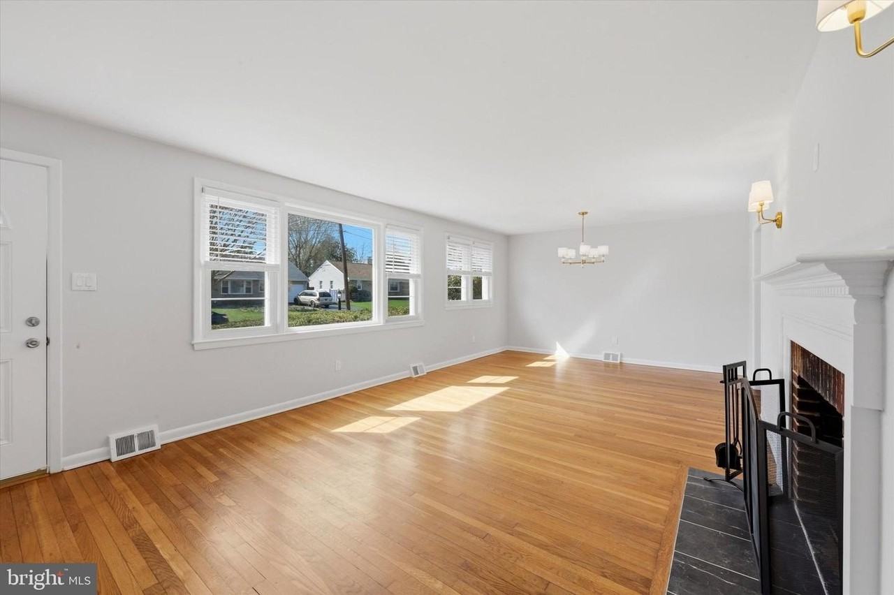 107 Alders Dr - Photo 3 of 19