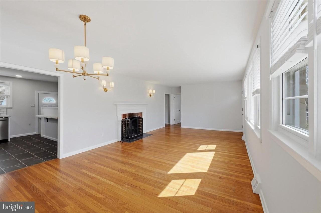 107 Alders Dr - Photo 4 of 19