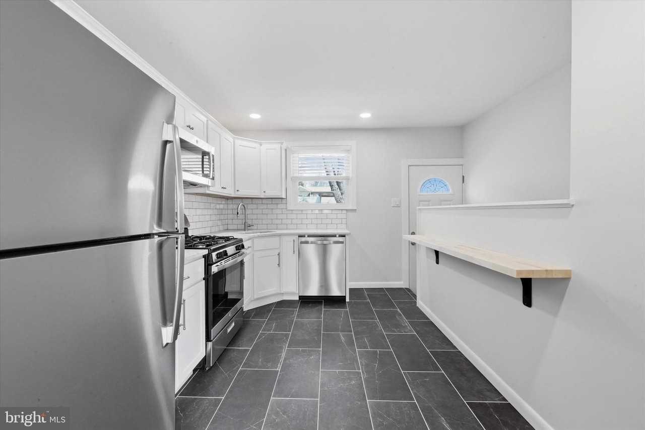 107 Alders Dr - Photo 6 of 19