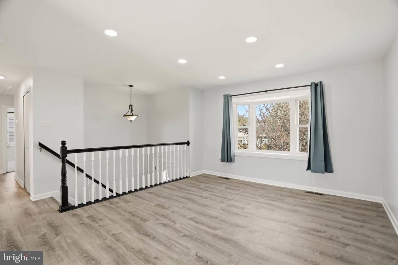 7897 Pavilion Dr - Photo 4 of 30