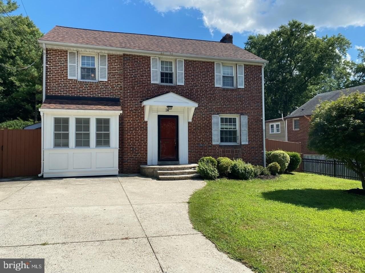 14 Granville Dr - Photo 2 of 32