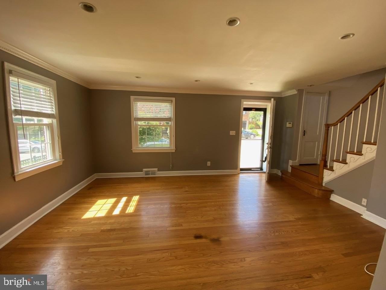 14 Granville Dr - Photo 3 of 32