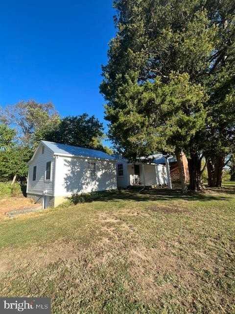 7606 Woodyard Rd - Photo 2 of 20