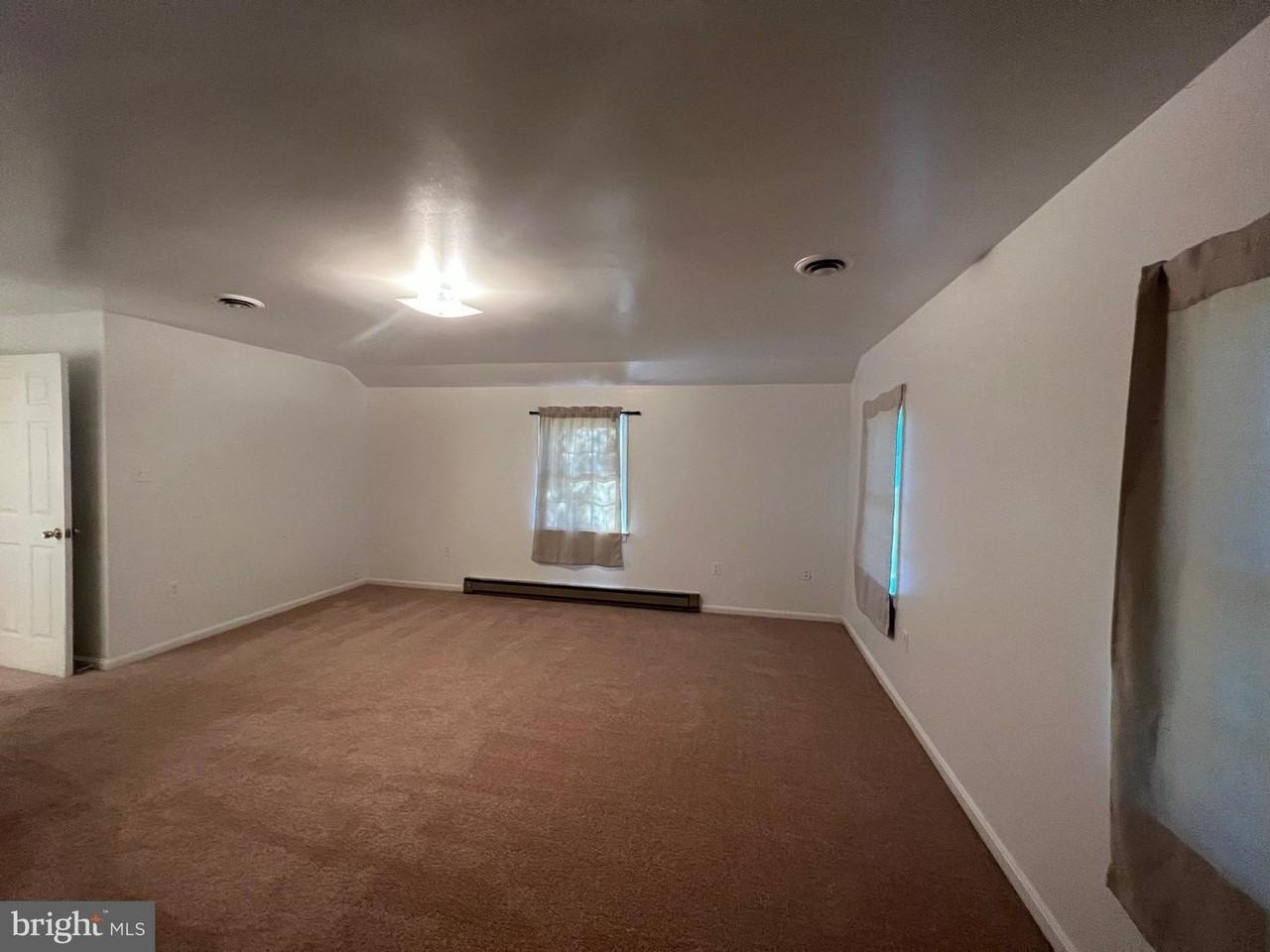 7606 Woodyard Rd - Photo 4 of 20