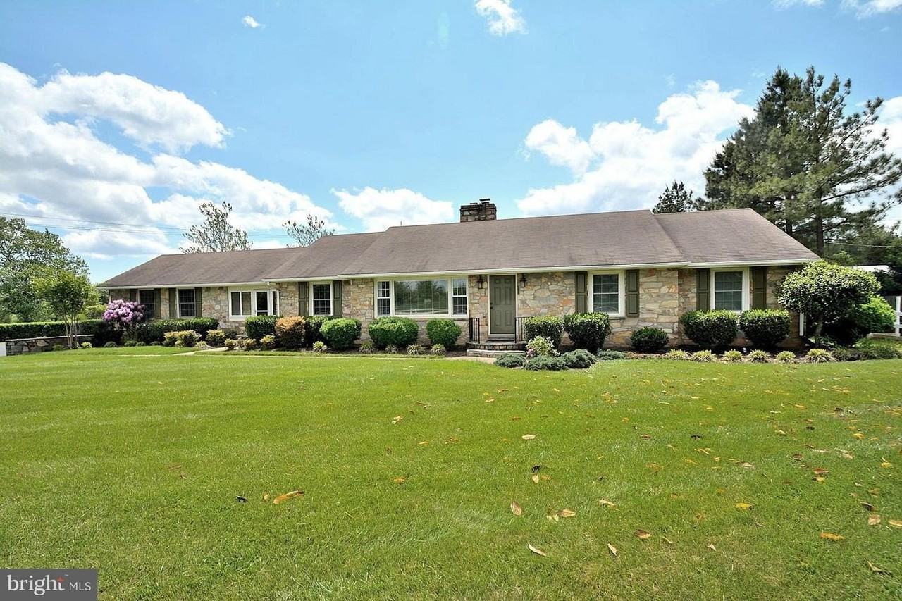 24531 Arcola Mills Dr - Photo 2 of 23