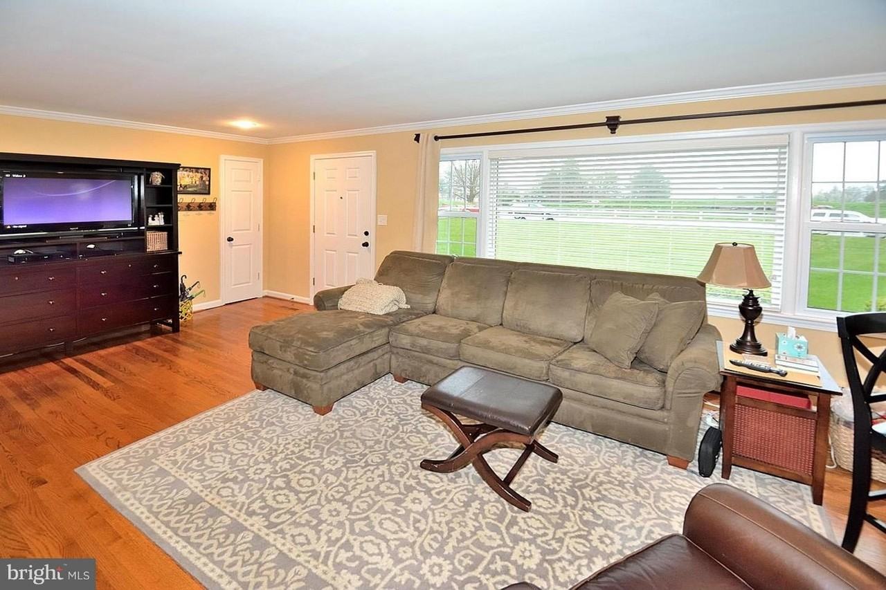 24531 Arcola Mills Dr - Photo 5 of 23