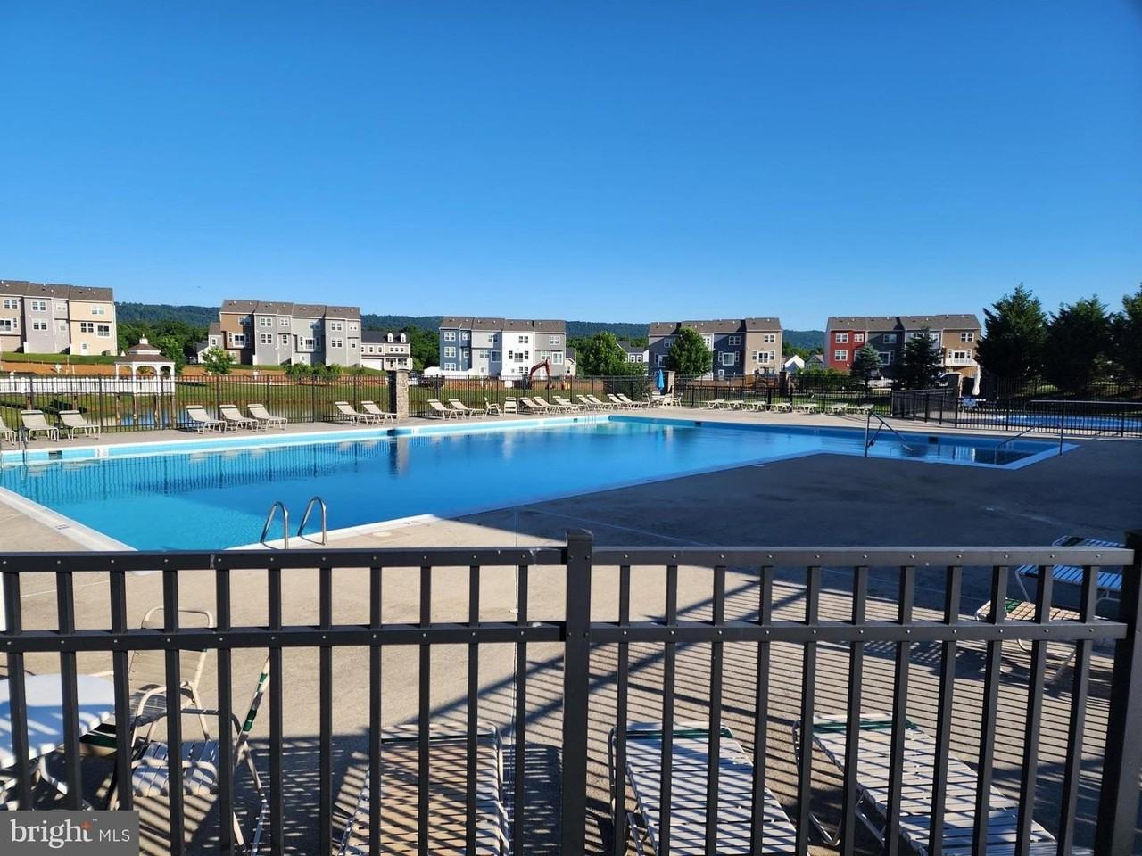 437 Hillsdale Pl - Photo 3 of 38