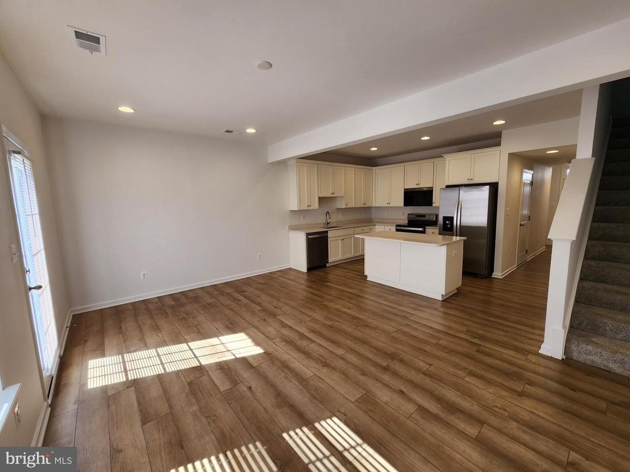 437 Hillsdale Pl - Photo 4 of 38