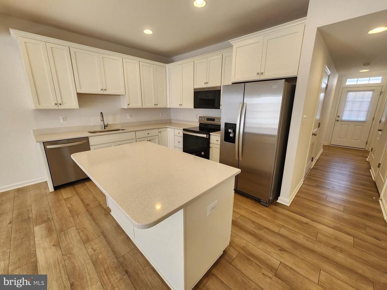 437 Hillsdale Pl - Photo 6 of 38