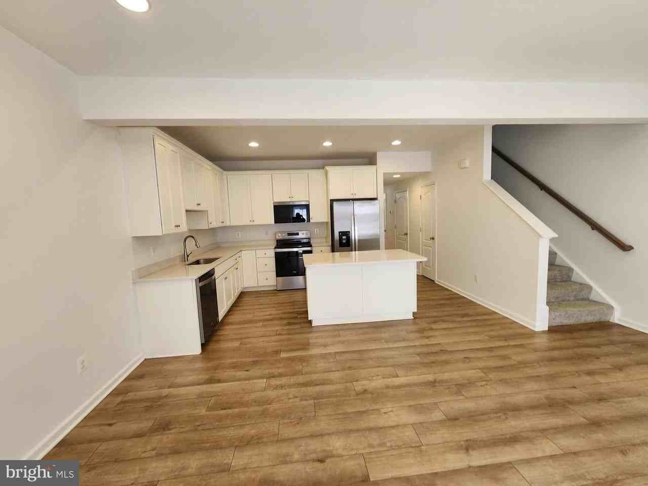 437 Hillsdale Pl - Photo 7 of 38