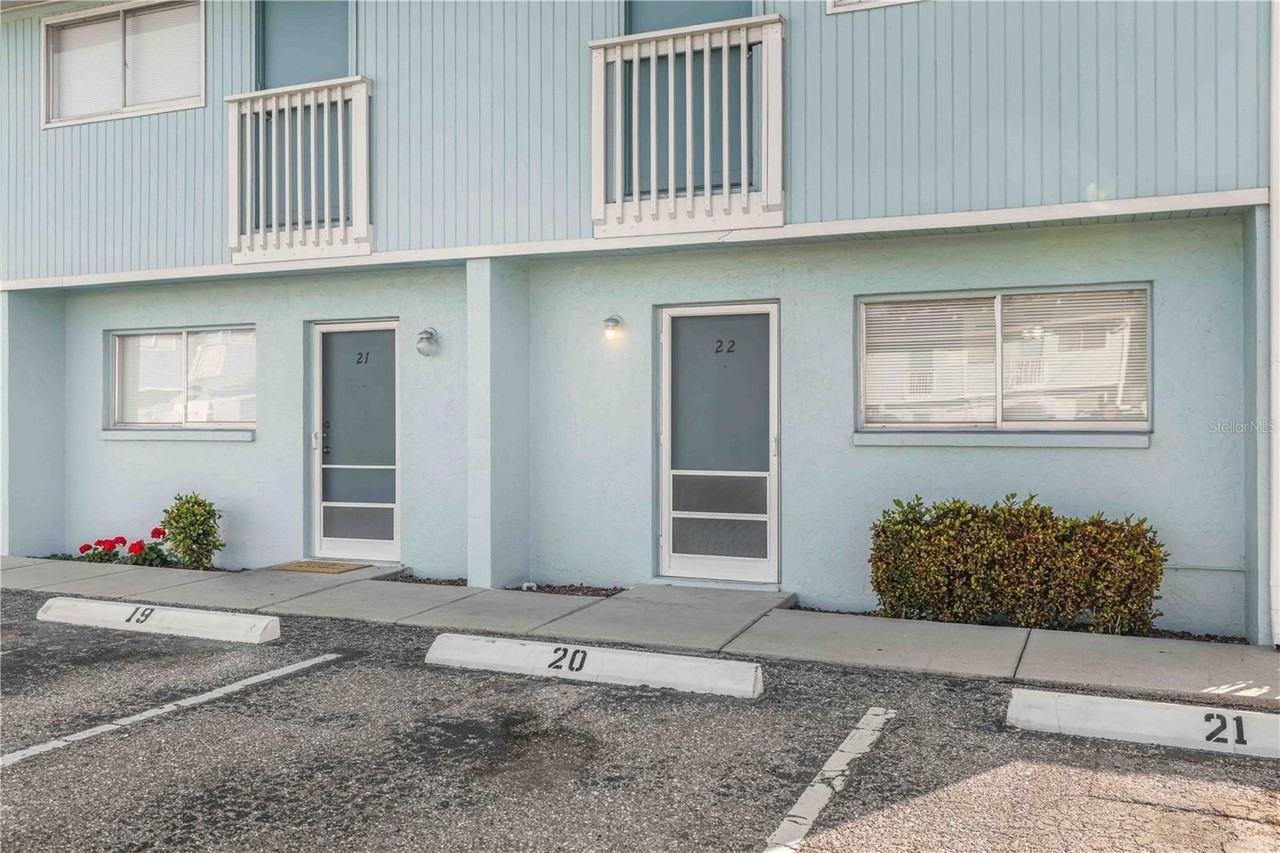 3569 Bee Ridge Rd - Photo 3 of 32