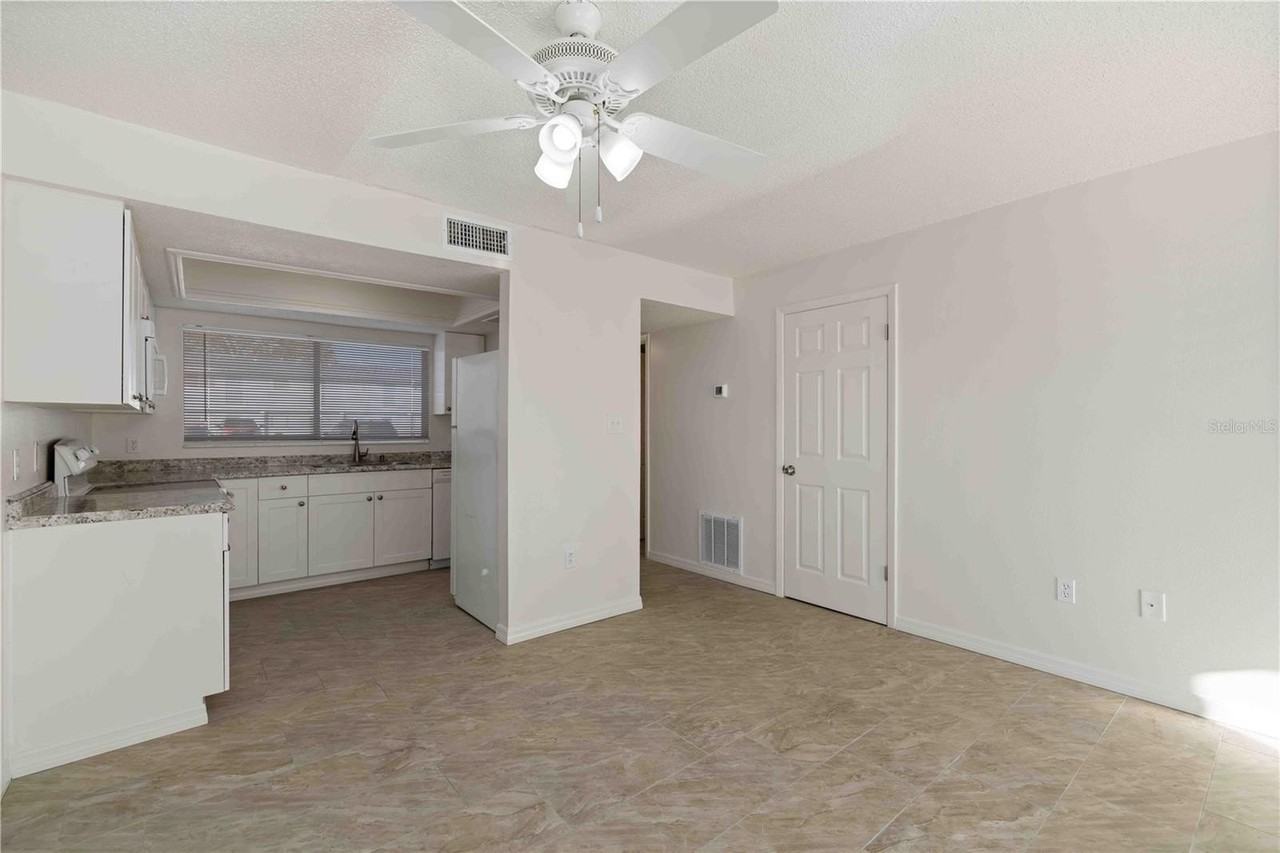 3569 Bee Ridge Rd - Photo 4 of 32