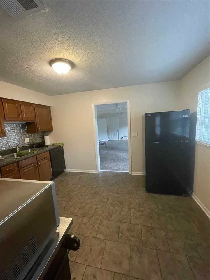 204 Callitris Ave - Photo 3 of 20