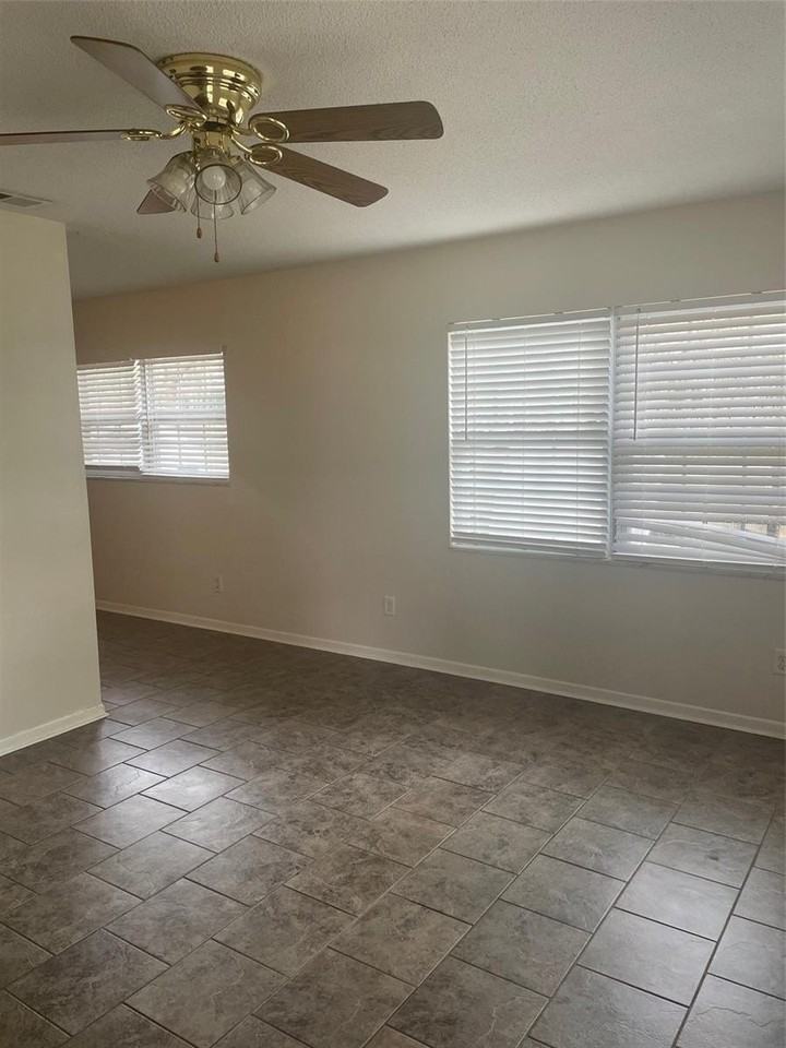 204 Callitris Ave - Photo 7 of 20