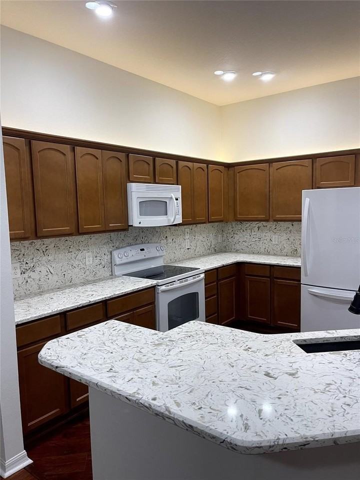 2614 Dartford Ter - Photo 4 of 27